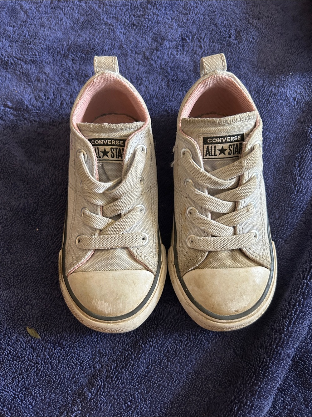 Converse Kids Canvas Low Top Sneakers in Beige with Pink Lining
